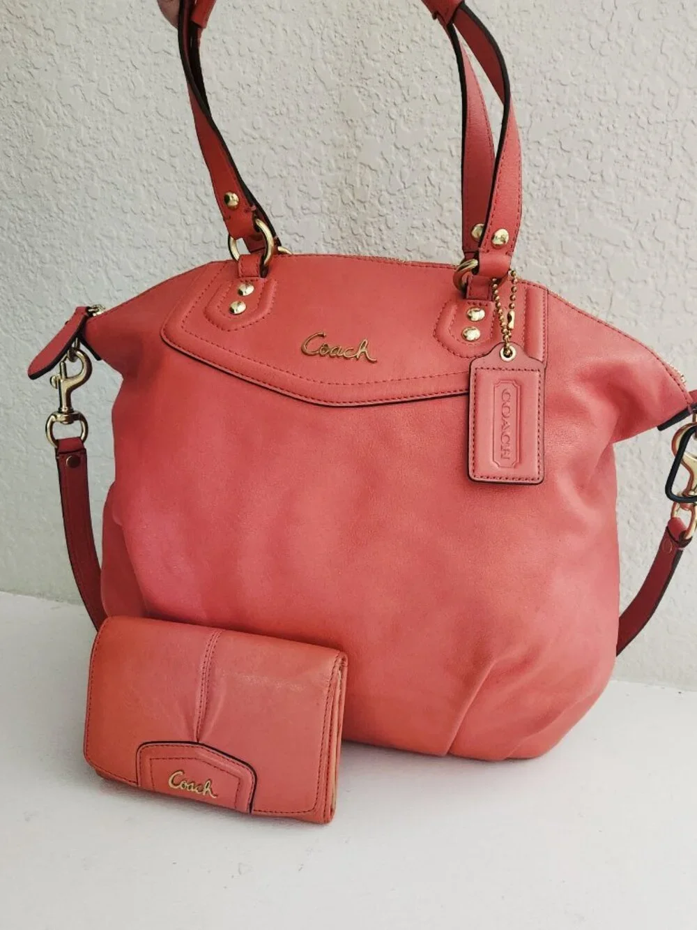 Euc Coach Ashley Coral Leather Shoulder Bag Purse